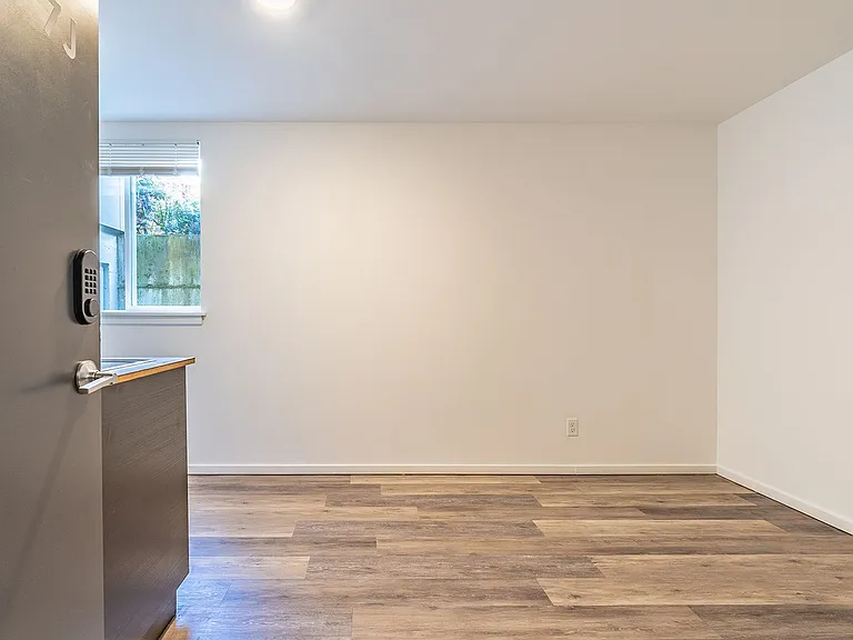 OneOne6 Apartments — Photo 16