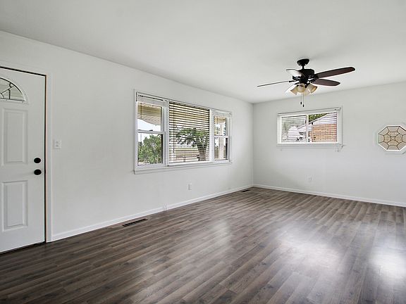 2nd image of 414 N Sunset Dr
