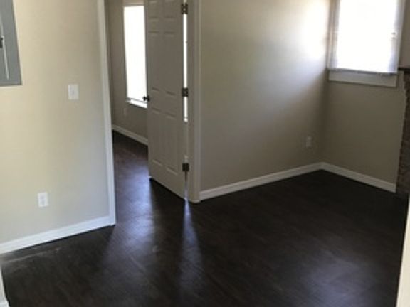 4th image of 828 W Kaley Ave #A