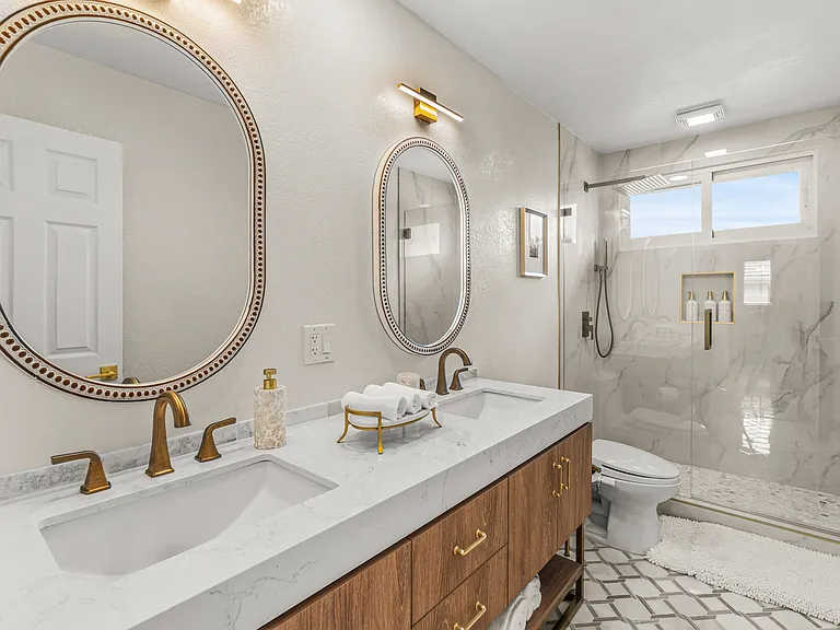 1807 Amalfi Dr — Photo 37