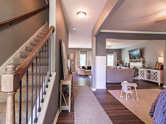 3rd image of 150 Old Lake Ln