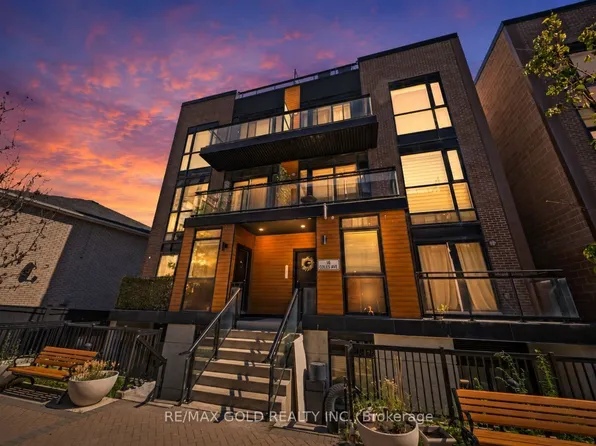 18 Coles Ave #602, Vaughan, ON L4L 0J1
