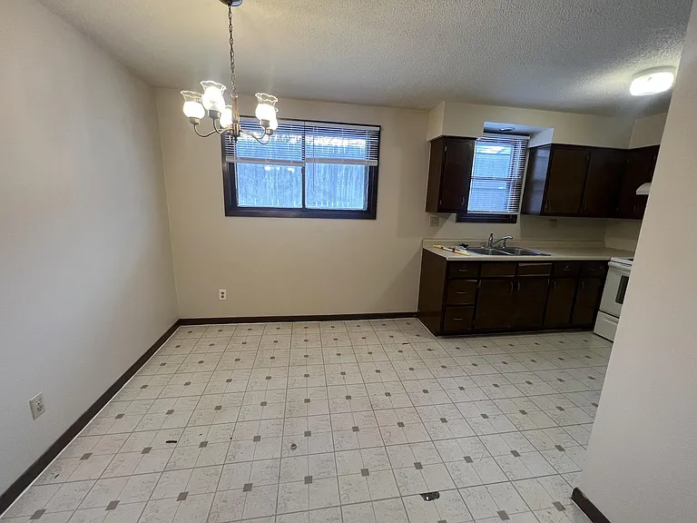 340 S Birchwood Dr #D — Photo 4
