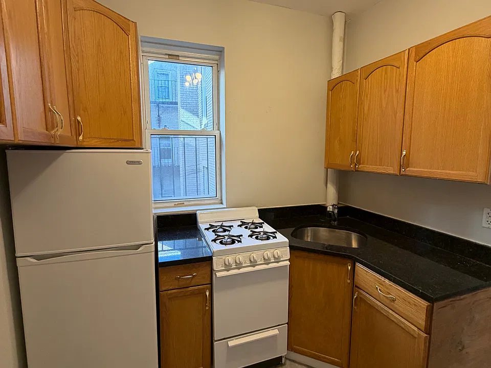 1193 Commonwealth Ave #18