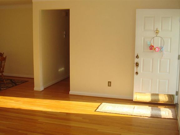4th image of 17 Elm Dr