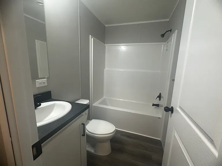 588 Hamilton St — Photo 8