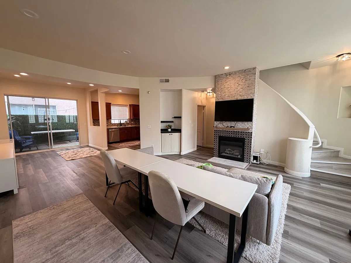 Building Photo - 4057 W 147th St #102