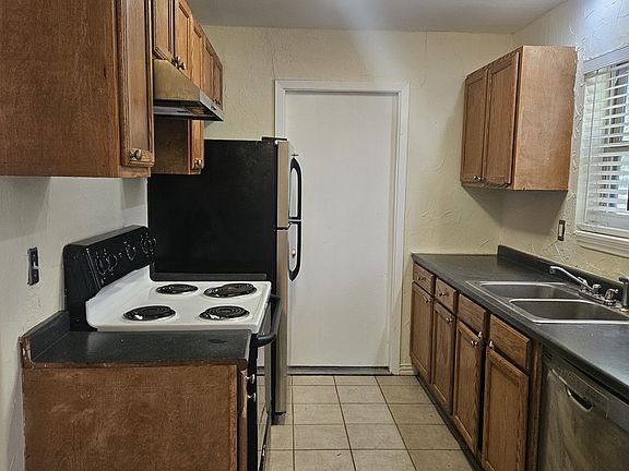 3rd image of 204 Duncan Way
