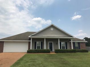713 Southern Oaks Dr, Florence, MS 39073