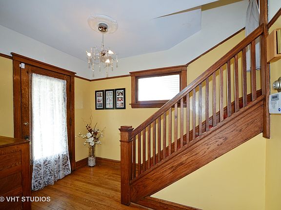 2nd image of 2030 W Touhy Ave