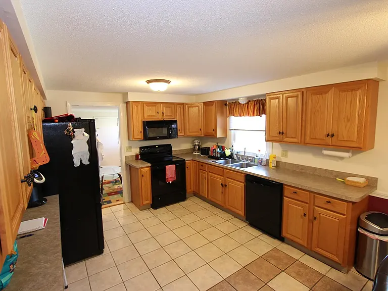 230 Field Rd — Photo 10