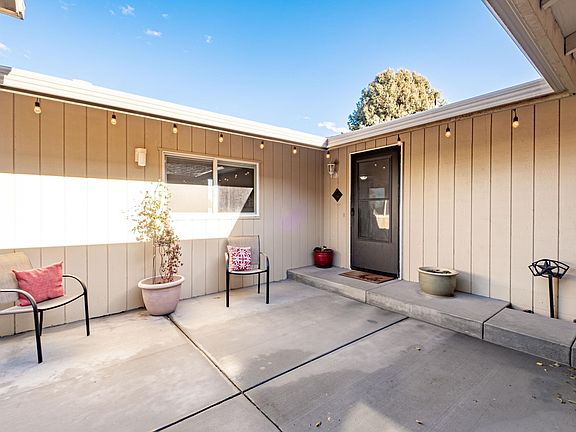 5th image of 807 W 49th Ave