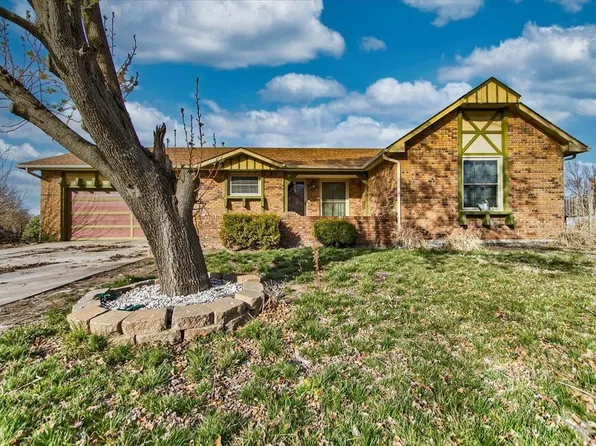 12 E Frontier Ln, Rose Hill, KS 67133