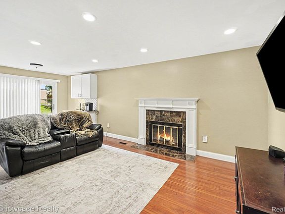 4th image of 40652 Village Wood Rd