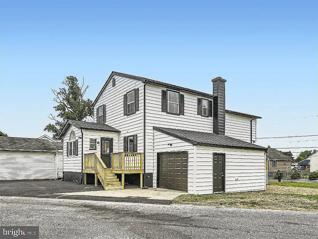 4 bed, 2100 sqft, $2,900 — Photo 1