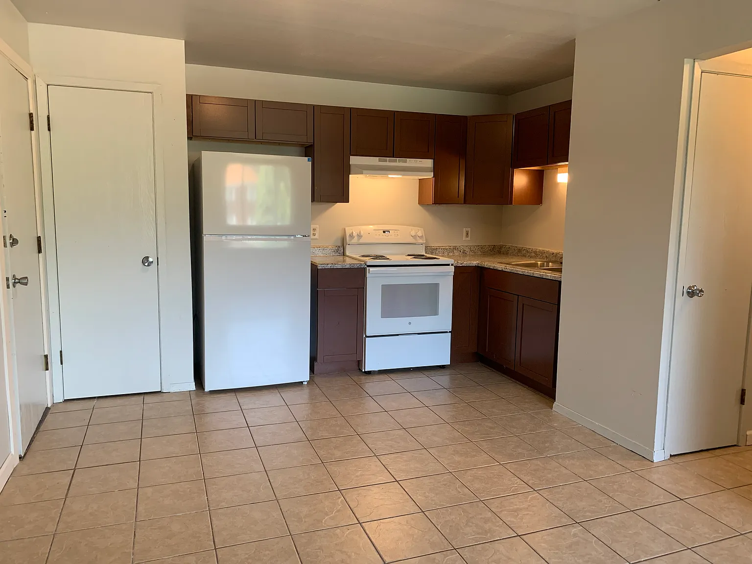 2 bed, 750 sqft, $1,050 — Photo 1