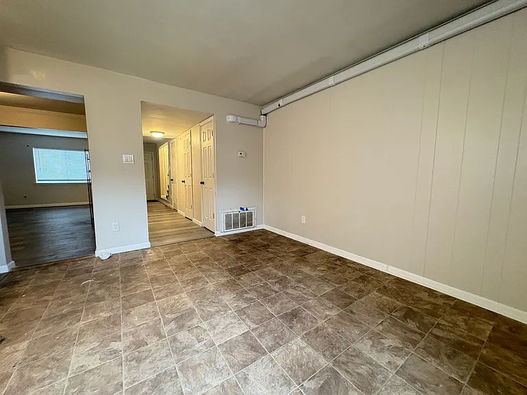 813 S Grosvenor Ct — Photo 6