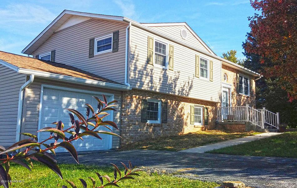 1st image of 300 Primrose Dr