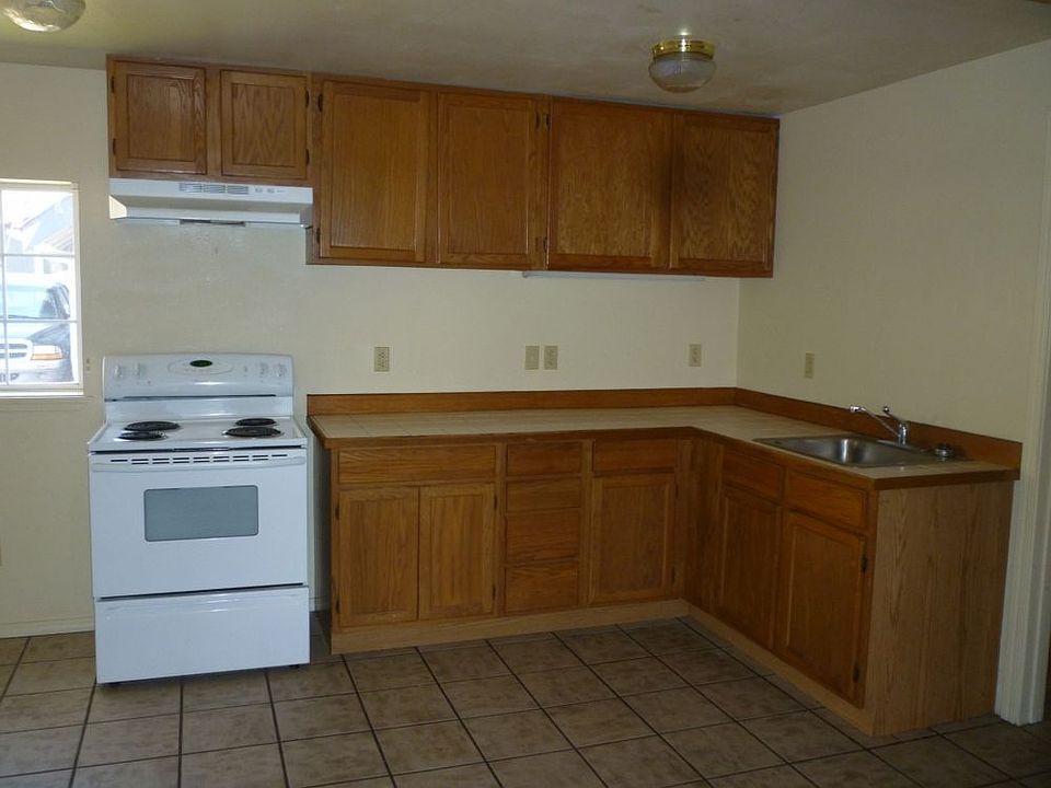 2nd image of 824 NW Newport Ave Unit 3