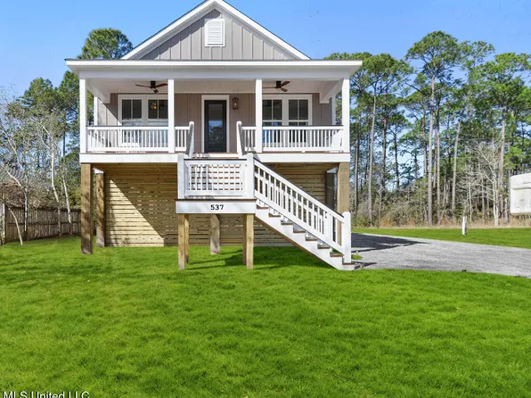 537 Royal Oak Dr, Pass Christian, MS 39571