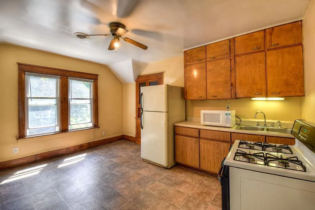 1171 Marion St — Photo 3