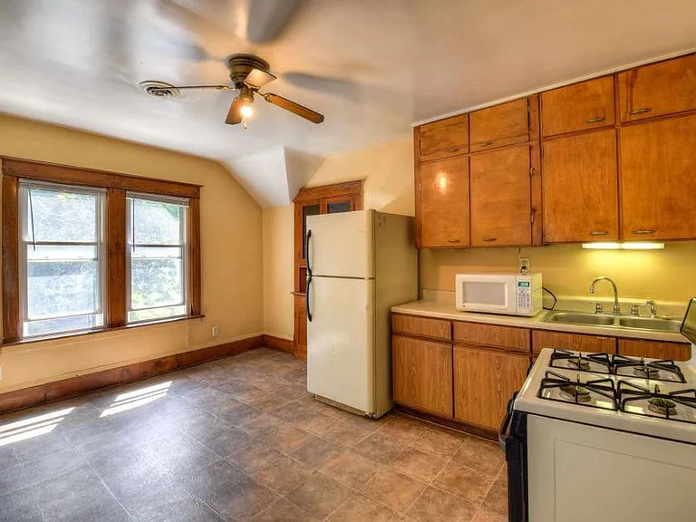 1171 Marion St #2 — Photo 3