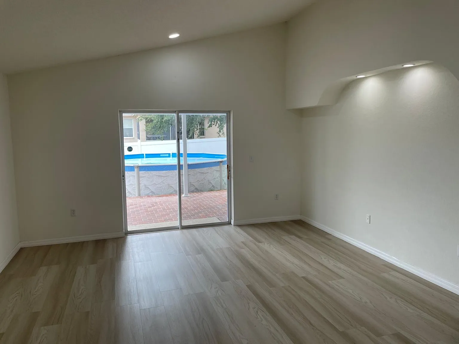 658 Sierra Cir — Photo 3