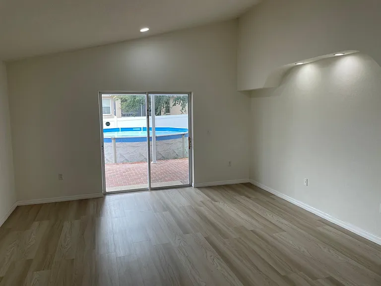 658 Sierra Cir — Photo 3
