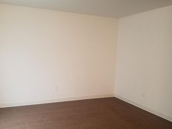 4th image of 4421 E 30th St
