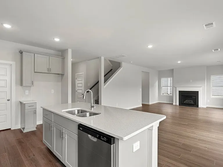 652 Orsman Trl — Photo 16