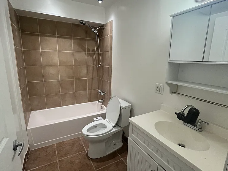 7307 Haskell Ave #4 — Photo 18