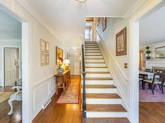 3rd image of 3609 Willow Lawn Dr