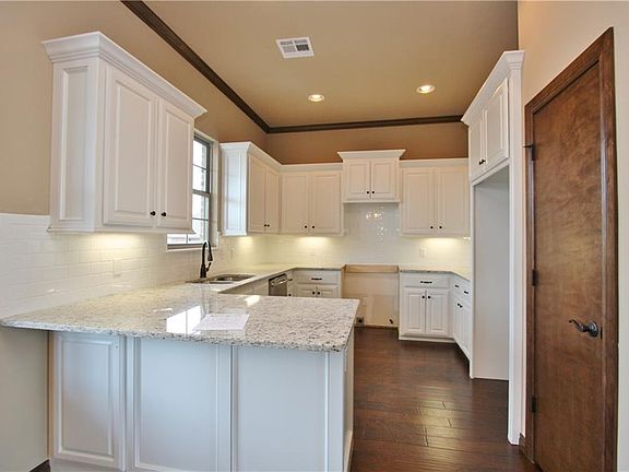 5th image of 2312 Wheatfield Ave