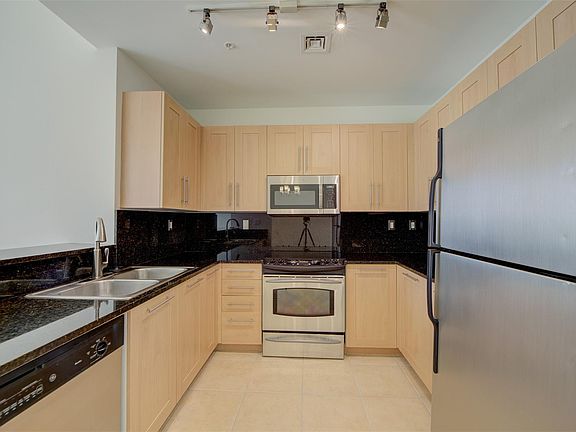 3rd image of 511 SE 5th Avenue #1913