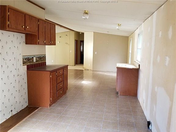 3rd image of 44 Thurman St