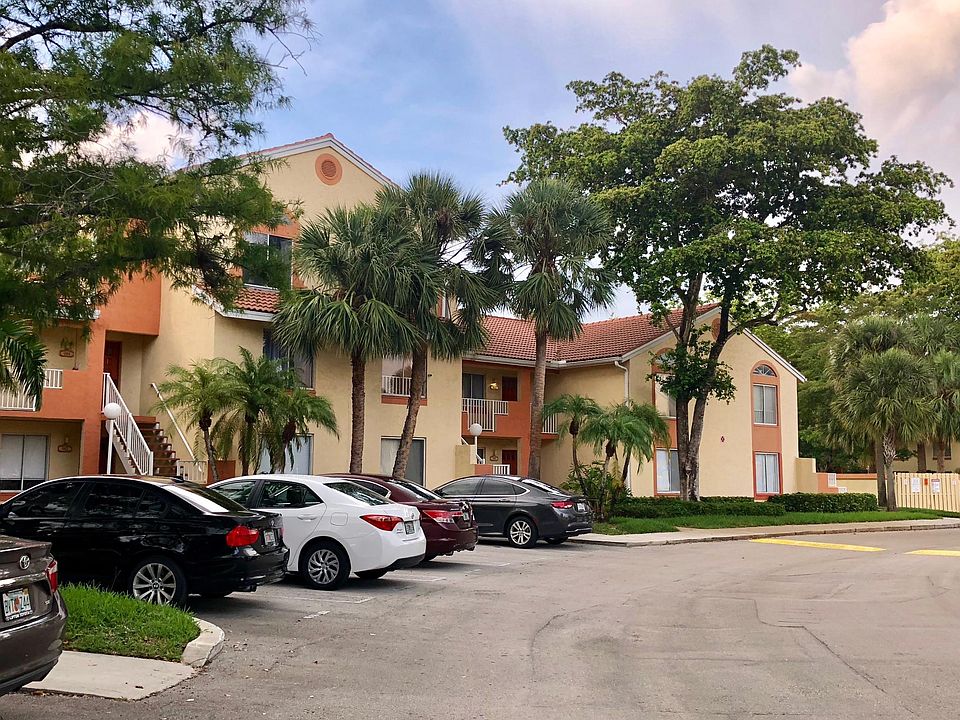 2nd image of 1055 Coral Club Dr #1055