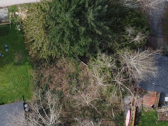3rd image of 340 Ridgeway Place