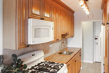 Sold by Thomas Lipovetsky, LREB