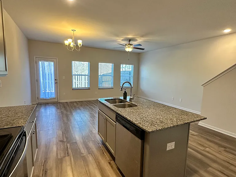 115 Buckingham Ln — Photo 15