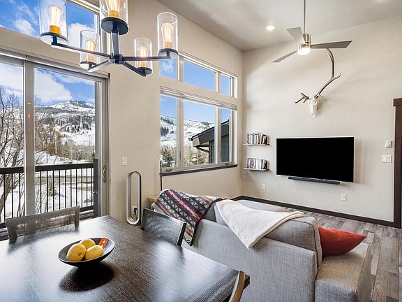 3rd image of 320 Fox Springs Cir #204