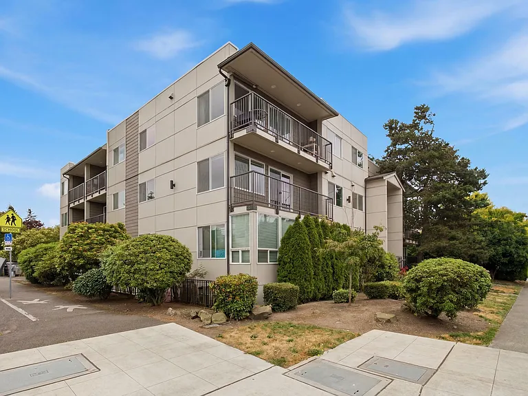 11556 Greenwood Ave N #201 — Photo 1