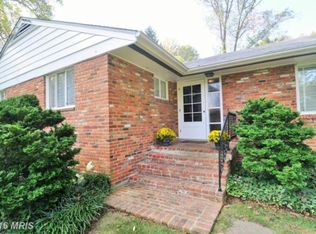6375 Lakeview Dr, Falls Church, VA 22041