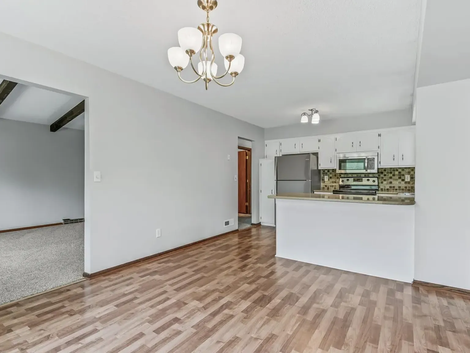 6 bed, 2100 sqft, $4,300 — Photo 2