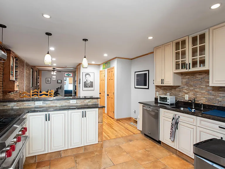 222 Willow Ave #2A — Photo 2
