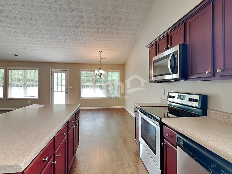 2166 Blueberry Ln — Photo 4