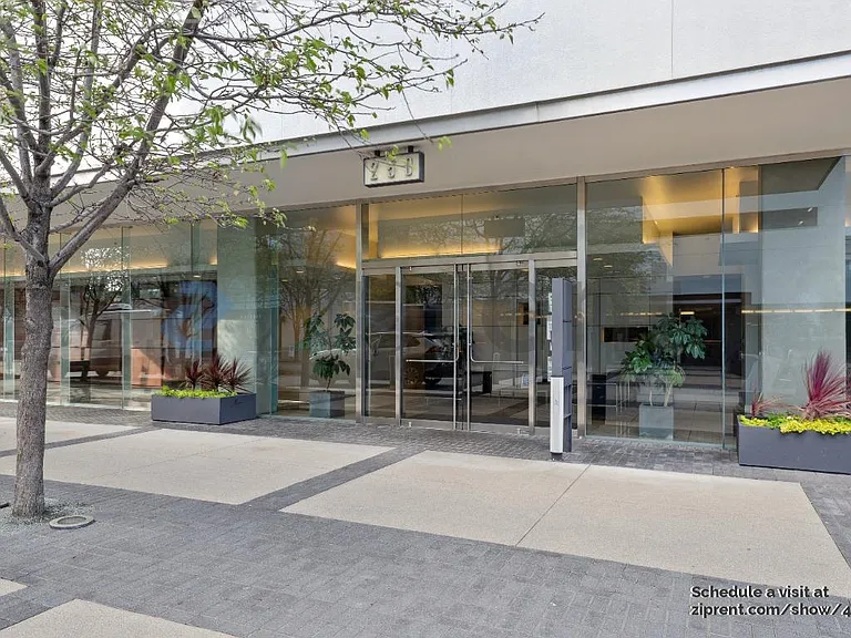 250 King St #754 — Photo 2