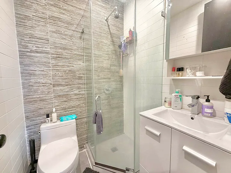 172 Suydam St #4R — Photo 7