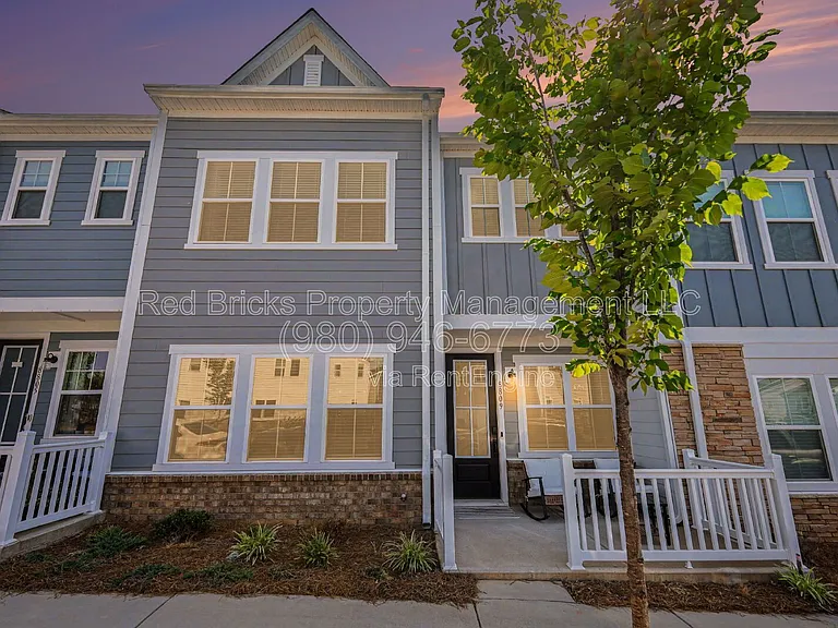 8809 Arrington Hall Dr — Photo 2