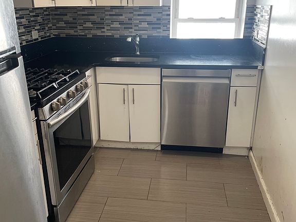 4th image of 422 E 26th St #3
