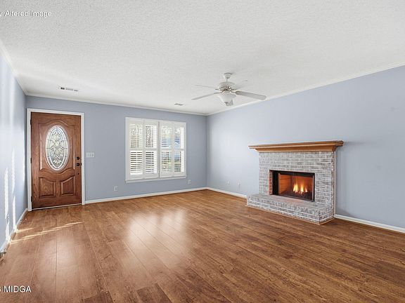 2nd image of 108 Manor Ter